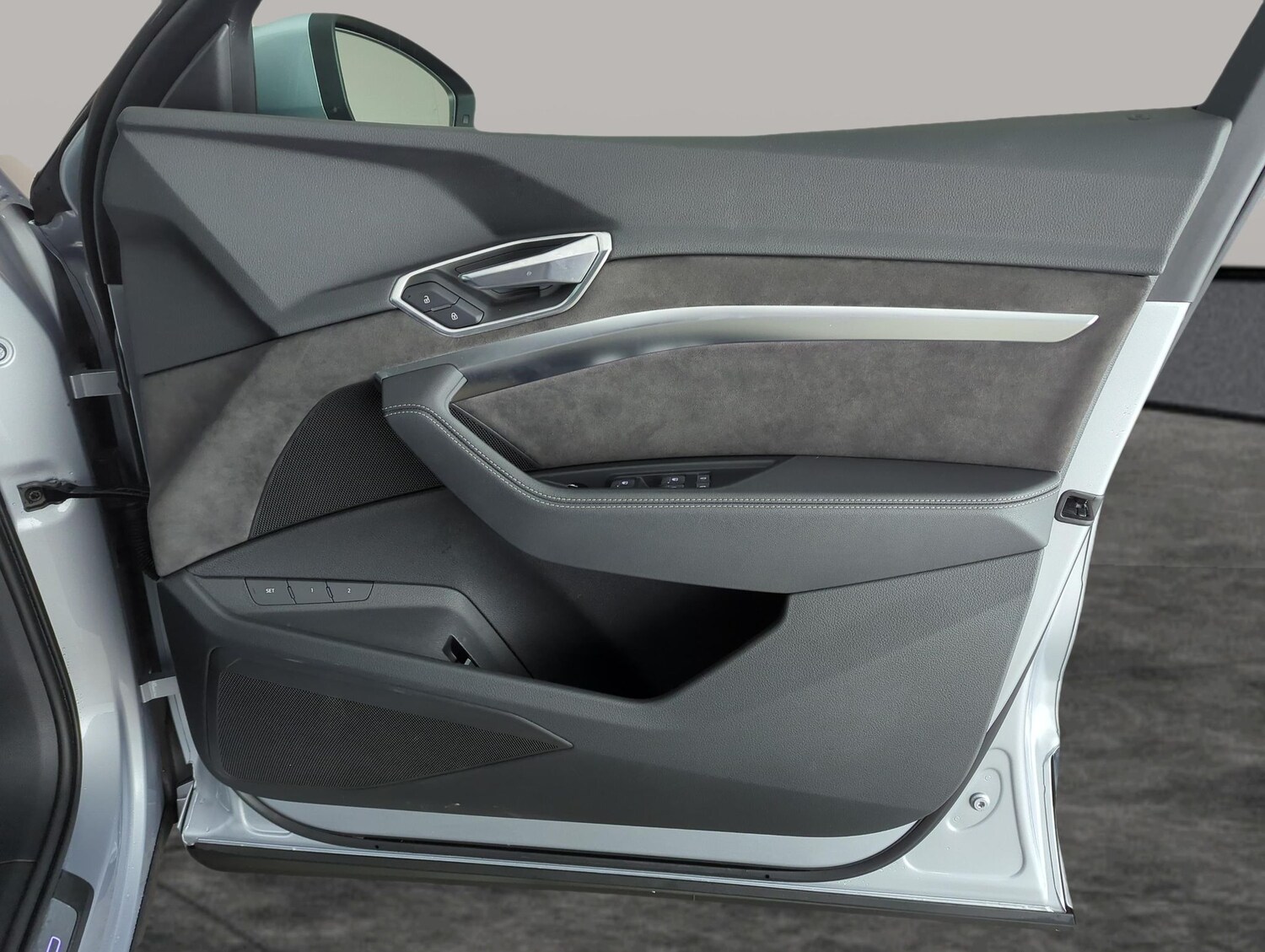 Used Audi e-tron 2023 for sale - 77360910: Photo 37