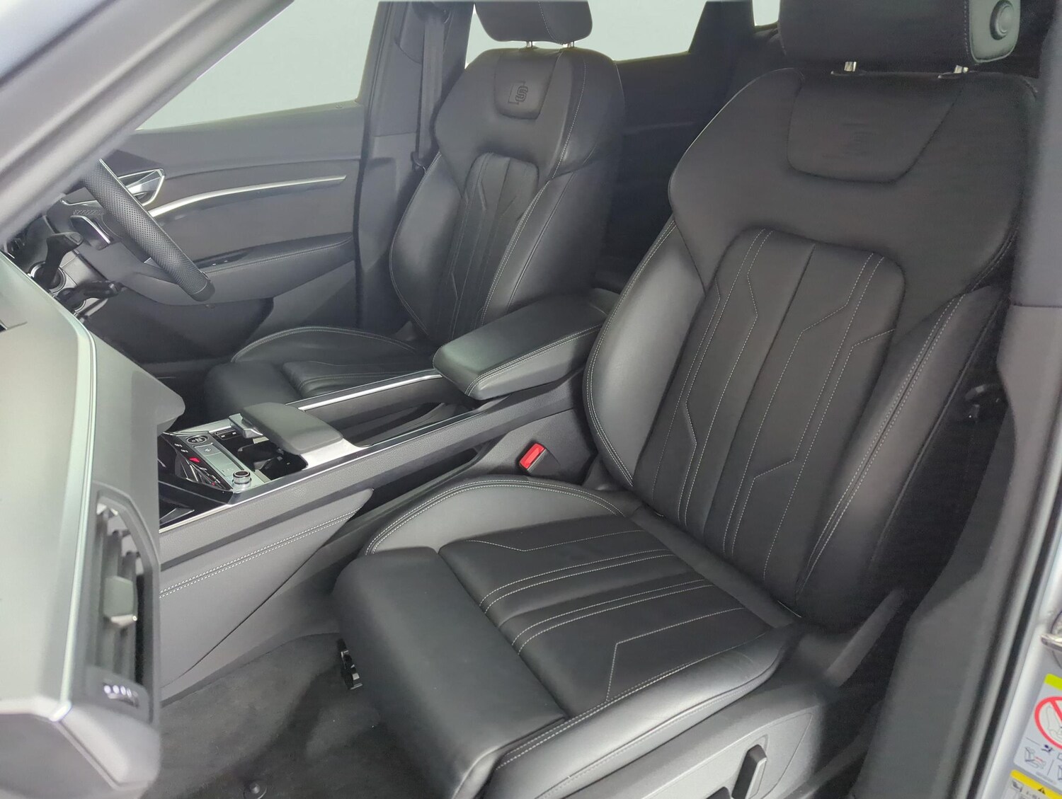 Used Audi e-tron 2023 for sale - 77360910: Photo 7