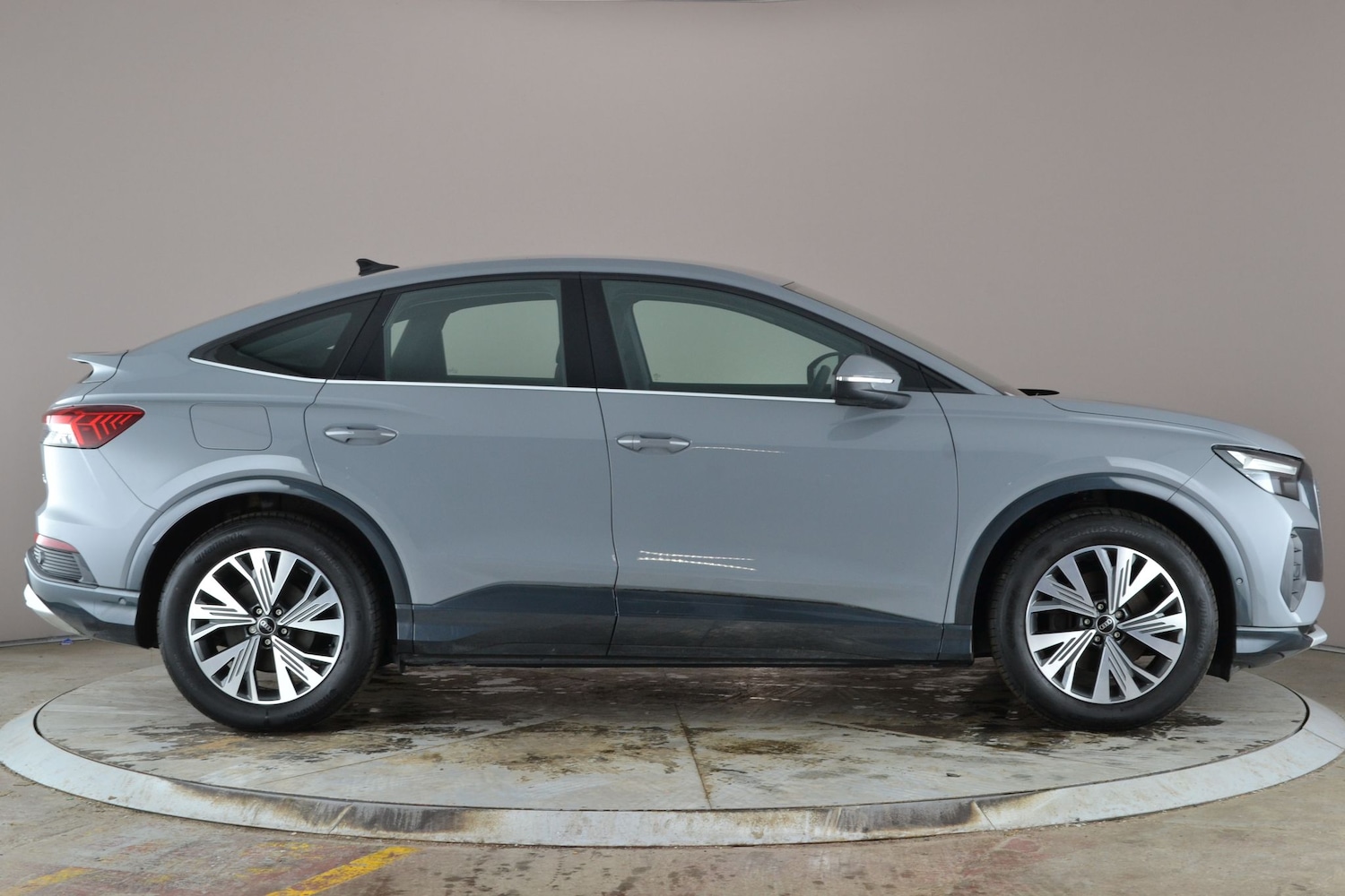 Used Audi Q4 e-tron 2023 for sale - 77367450: Photo 9