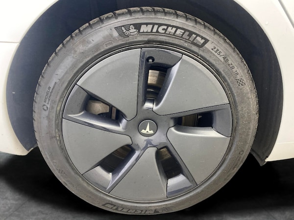 Used Tesla Model 3 2021 for sale - 76182337: Photo 33