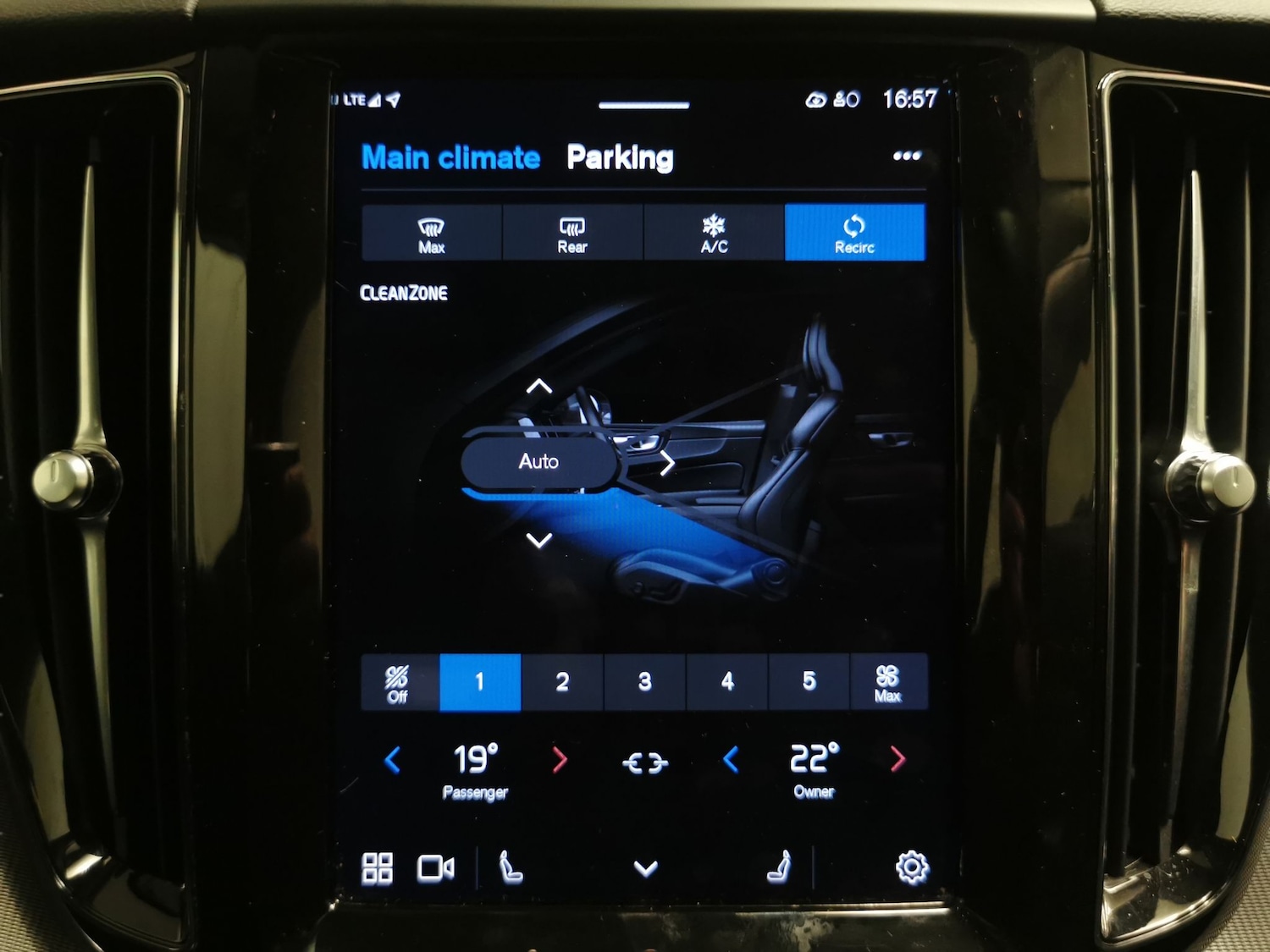 Used Volvo XC60 2023 for sale - 77312587: Photo 15