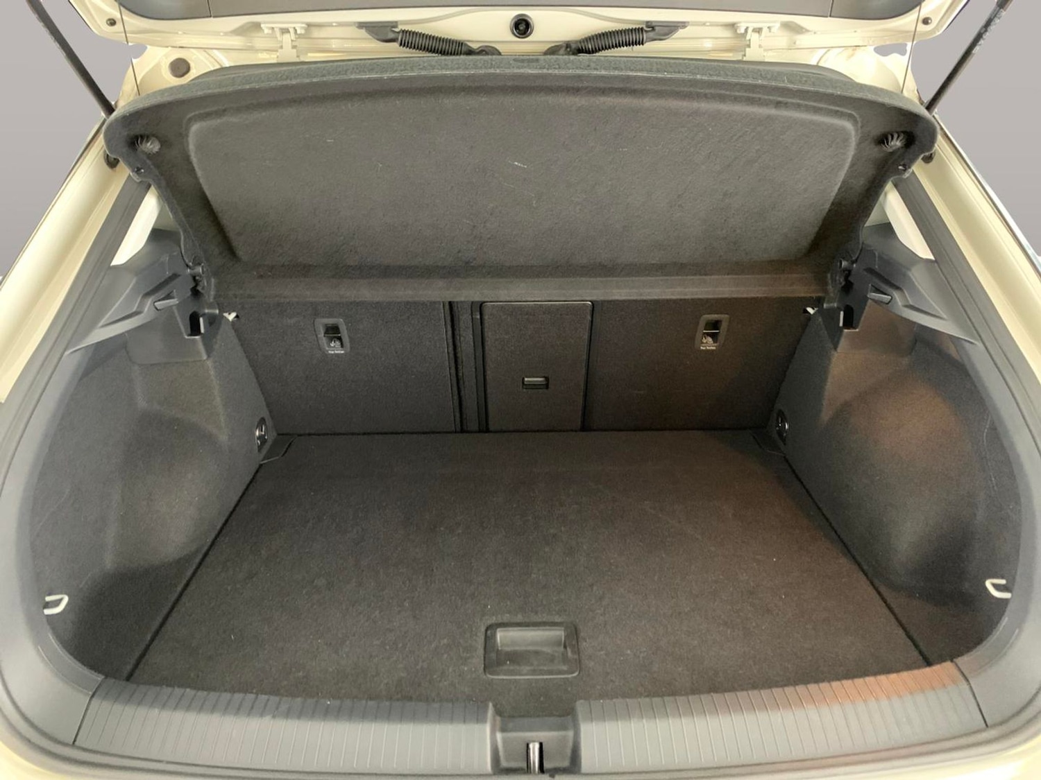 Used Volkswagen T-Roc 2022 for sale - 77833678: Photo 32