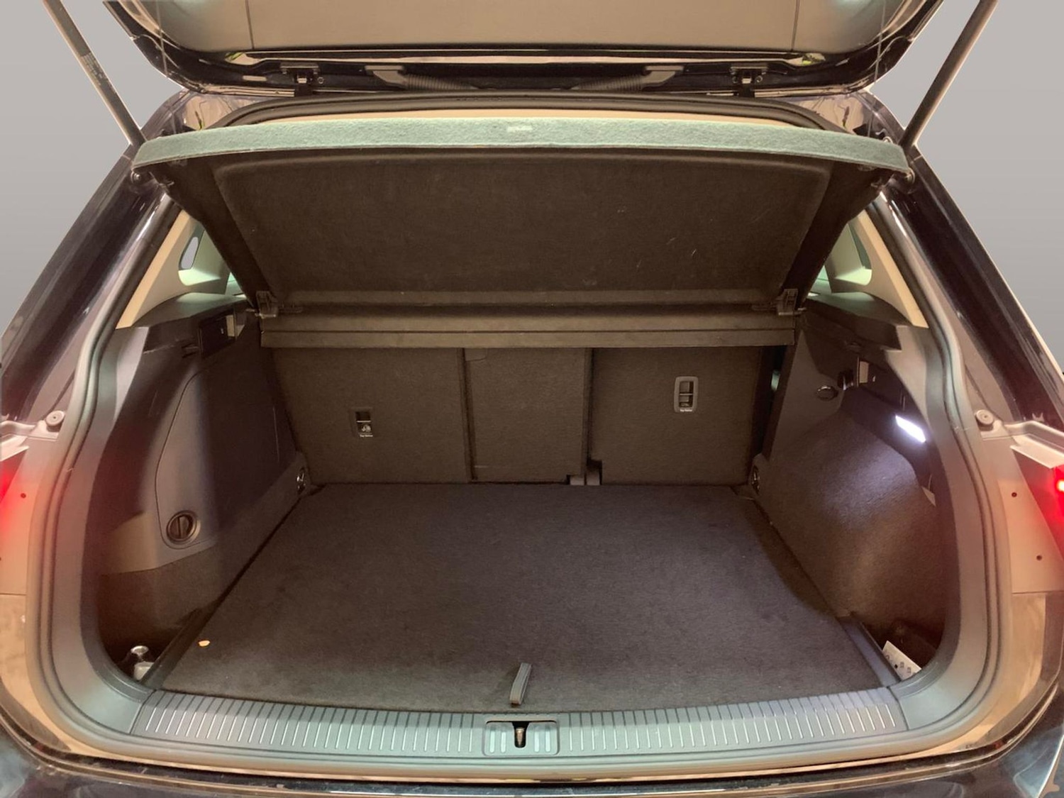 Used Volkswagen Tiguan 2022 for sale - 76477668: Photo 32