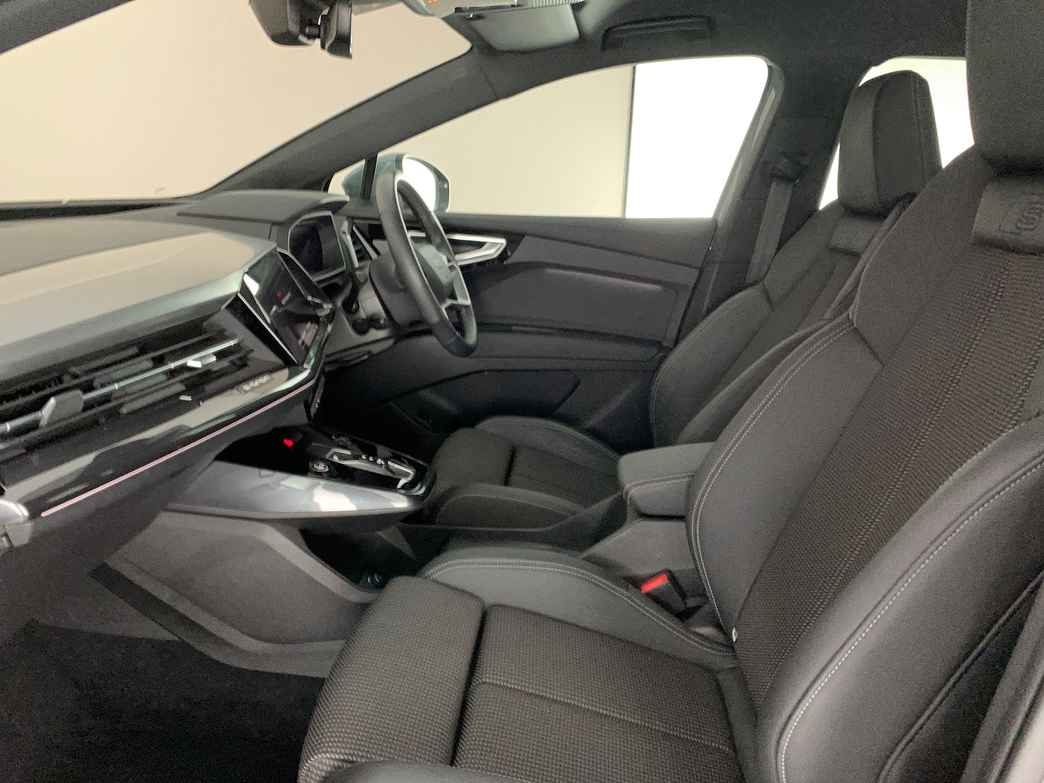 Used Audi Q4 e-tron 2023 for sale - 76197018: Photo 6