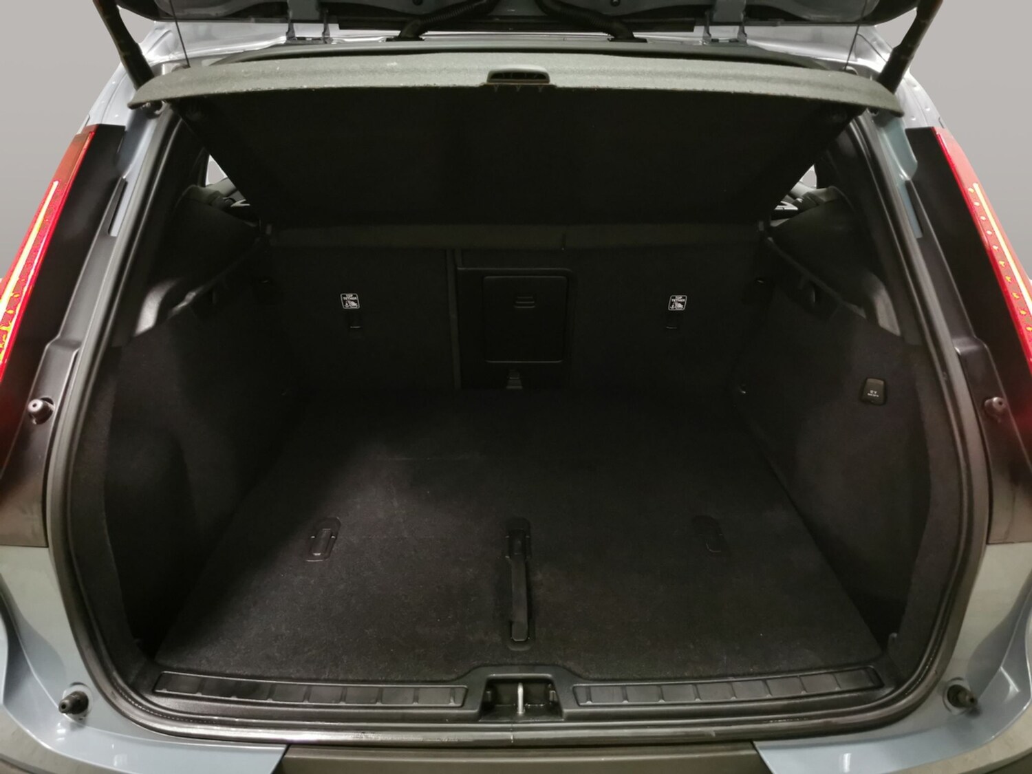 Used Volvo XC40 2023 for sale - 77718459: Photo 32