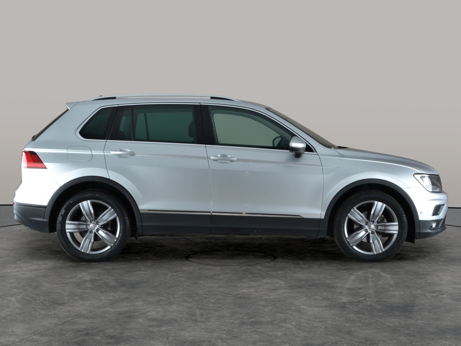Used Volkswagen Tiguan 2019 for sale - 76958300: Photo 8