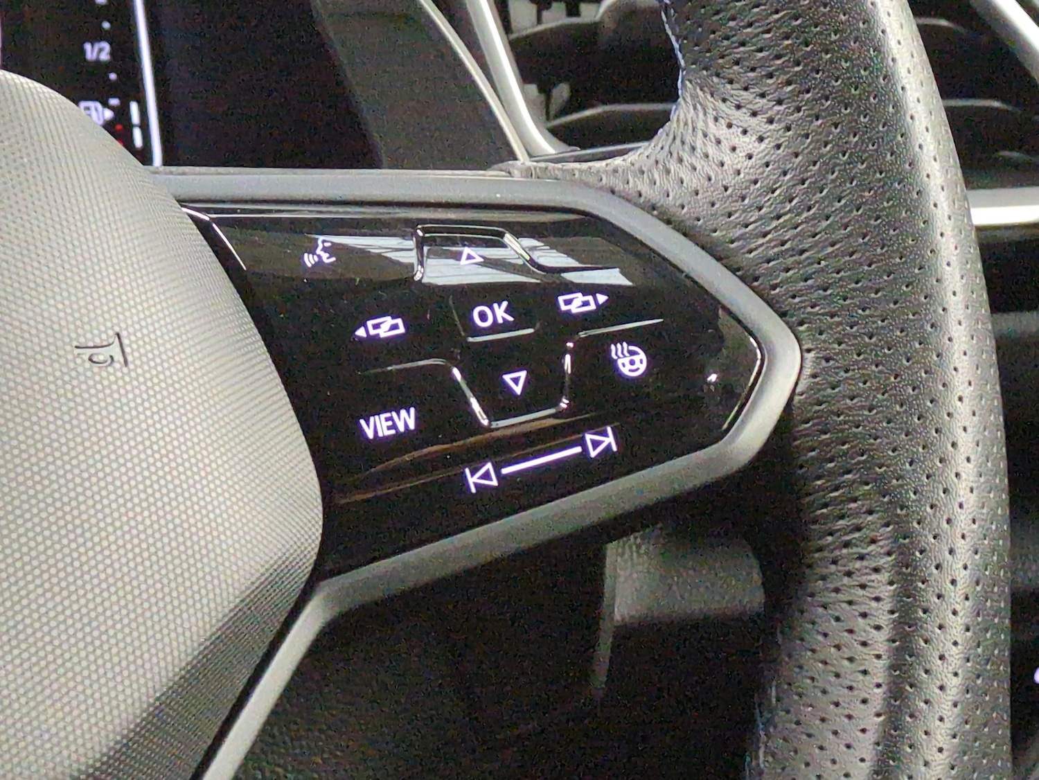 Used Volkswagen T-Roc 2023 for sale - 77552672: Photo 18