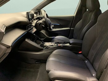 Used Peugeot 2008 2022 for sale - 76480097: Photo