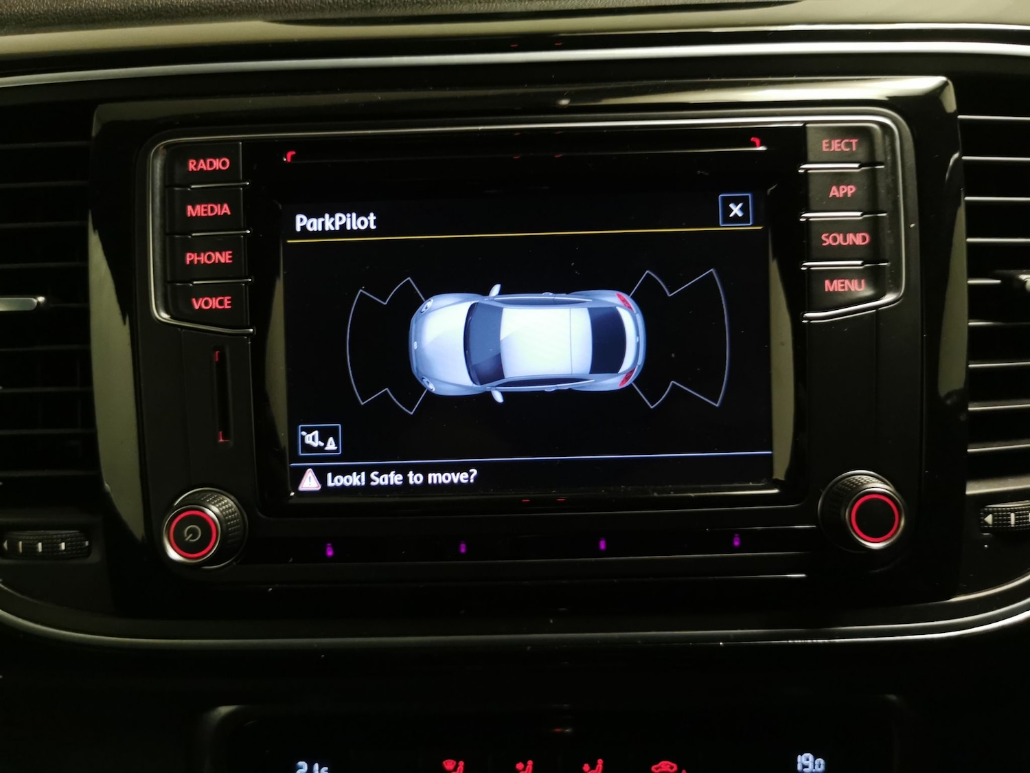 Used Volkswagen Beetle 2018 for sale - 77810660: Photo 15