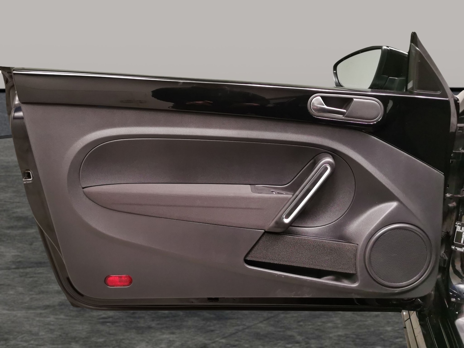 Used Volkswagen Beetle 2018 for sale - 77810660: Photo 24