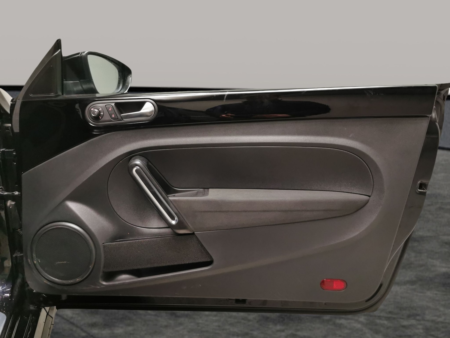 Used Volkswagen Beetle 2018 for sale - 77810660: Photo 25