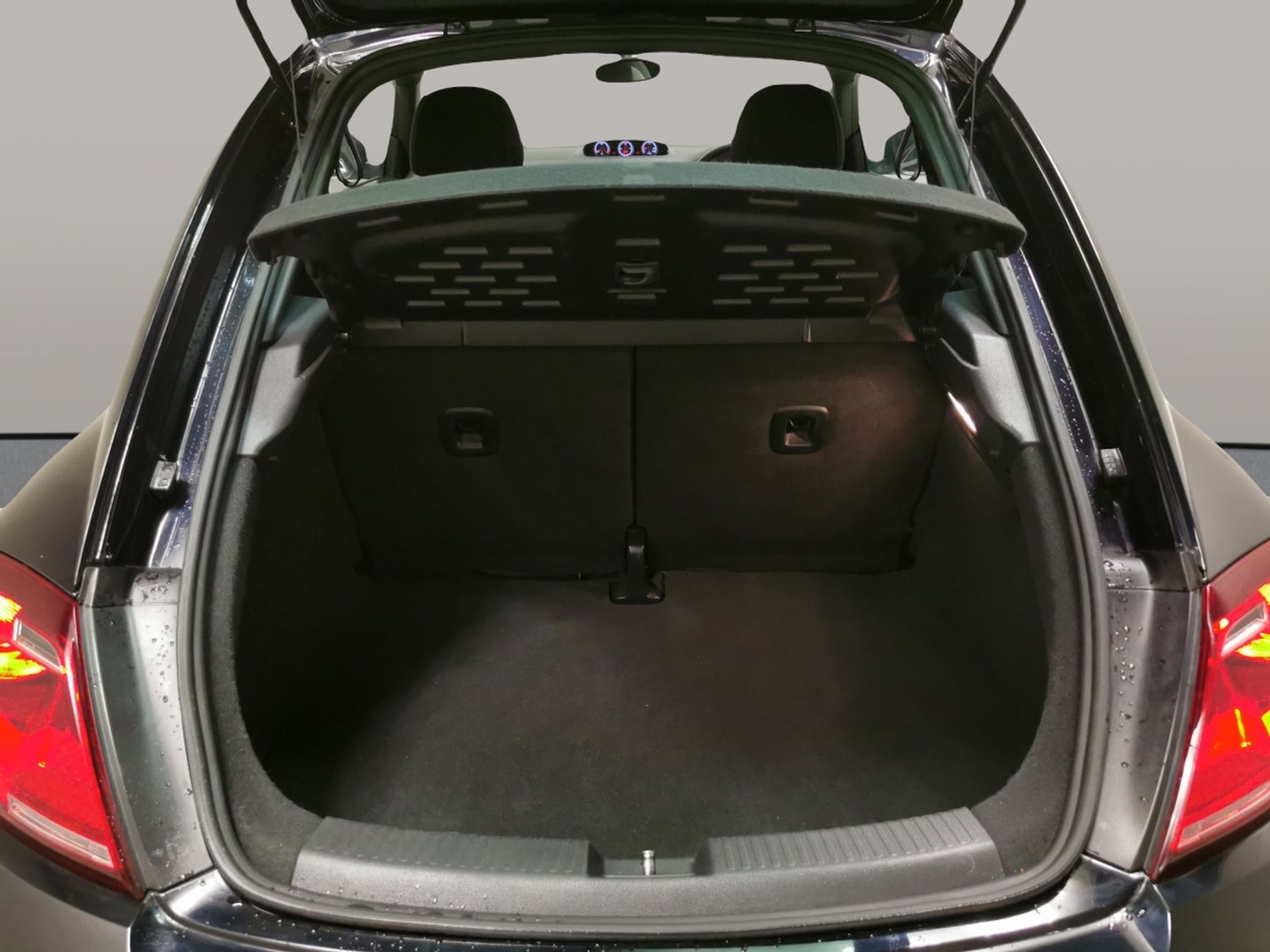 Used Volkswagen Beetle 2018 for sale - 77810660: Photo 28