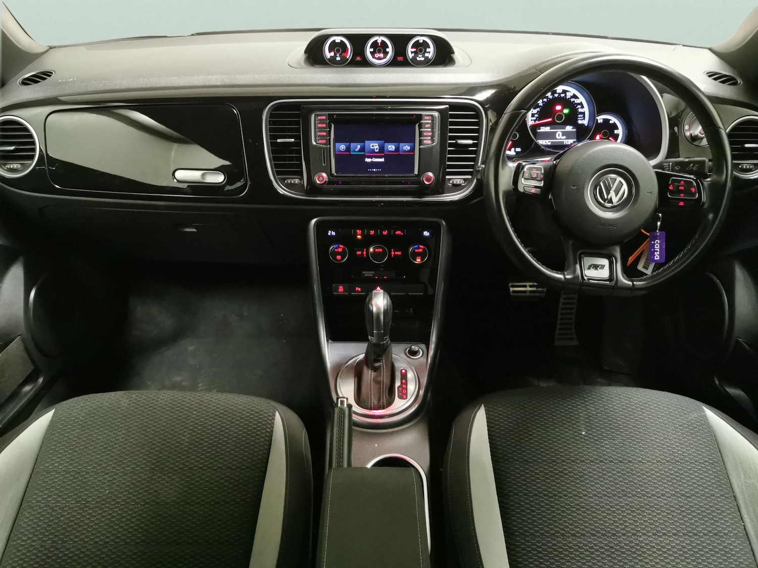 Used Volkswagen Beetle 2018 for sale - 77810660: Photo 6