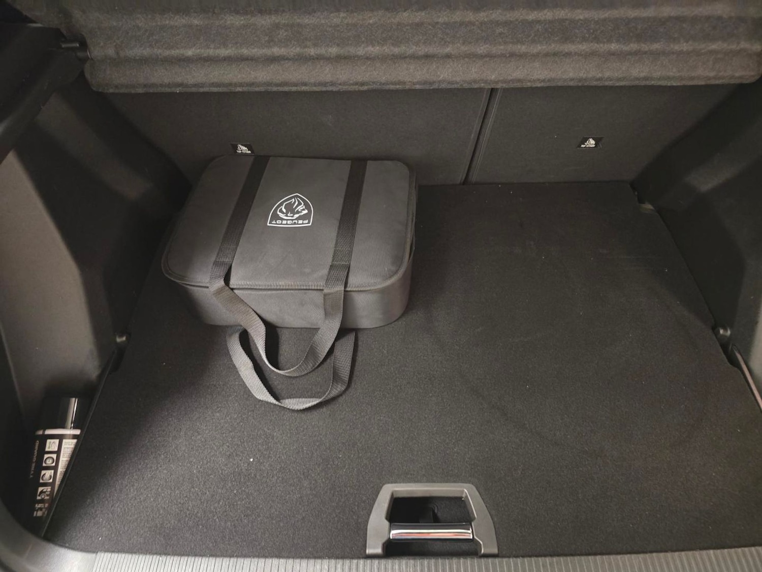 Used Peugeot E-2008 2022 for sale - 76540349: Photo 33