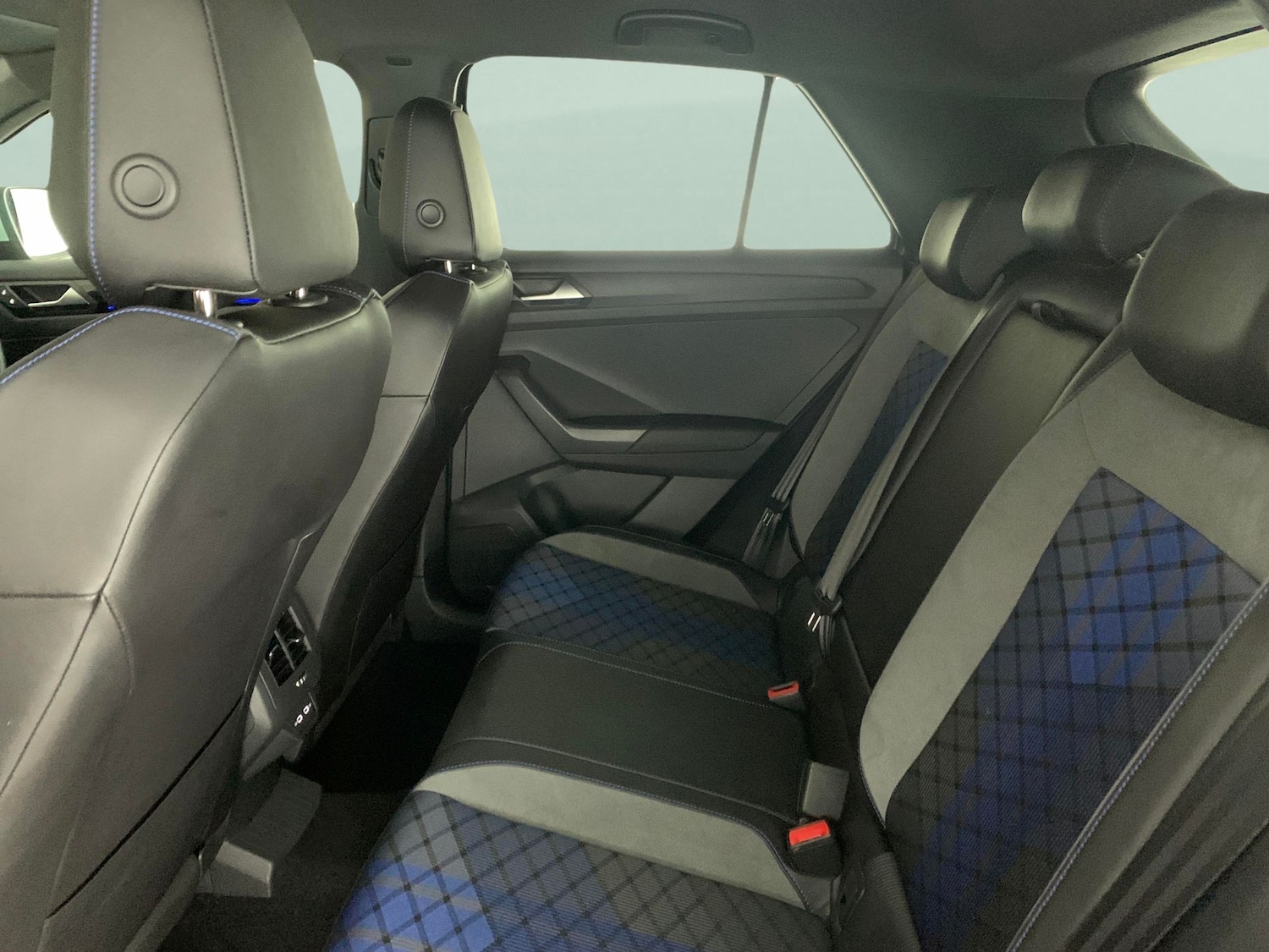 Used Volkswagen T-Roc 2023 for sale - 76364950: Photo 34