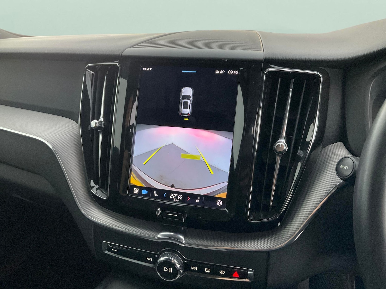 Used Volvo XC60 2022 for sale - 77170878: Photo 18