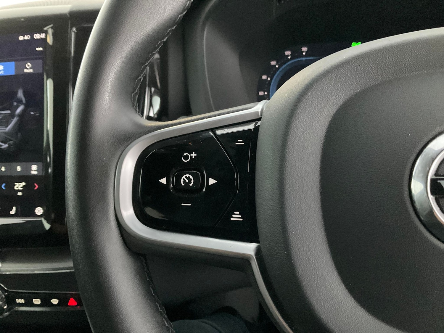 Used Volvo XC60 2022 for sale - 77170878: Photo 22