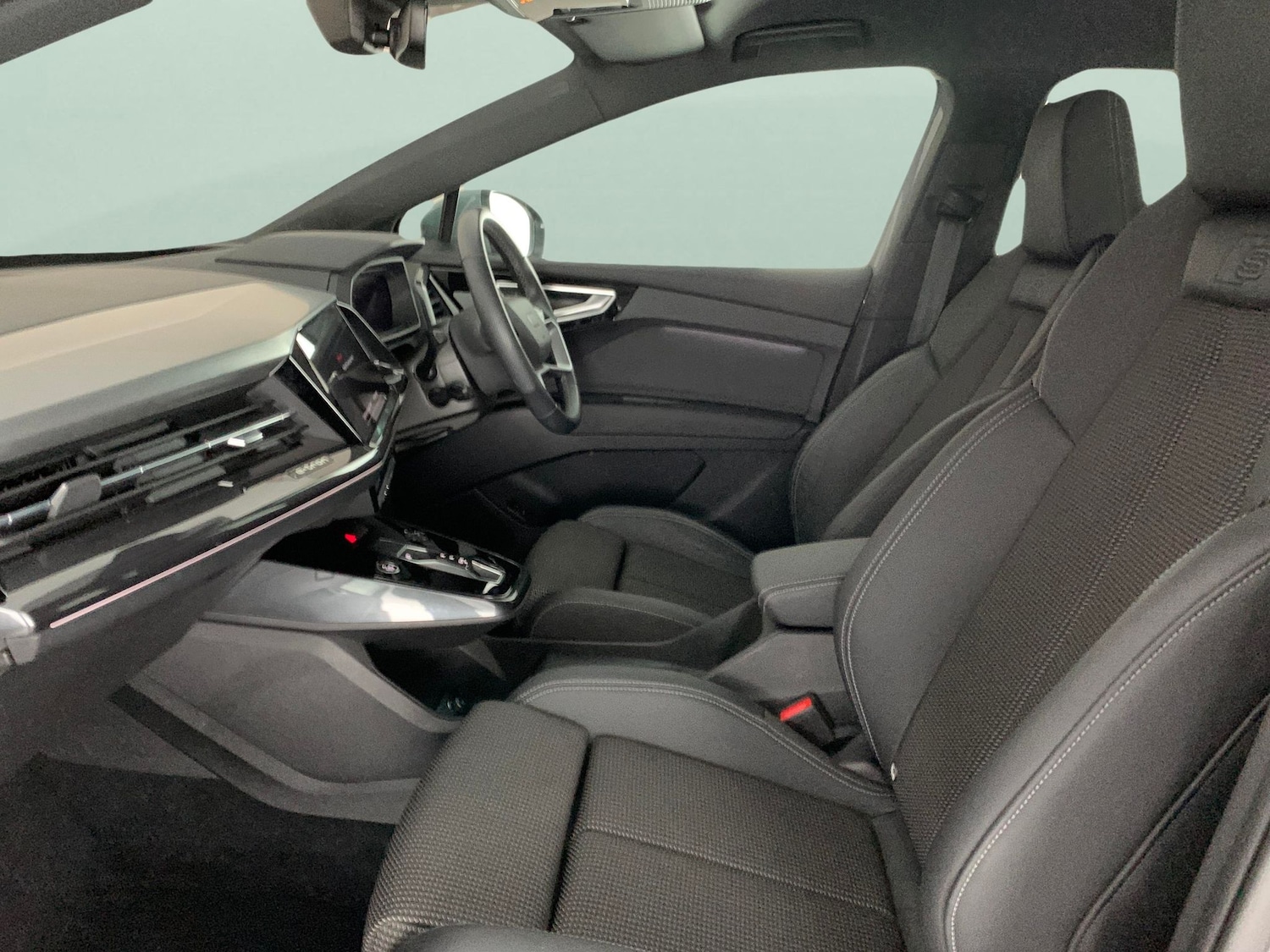 Used Audi Q4 e-tron 2023 for sale - 76947077: Photo 4