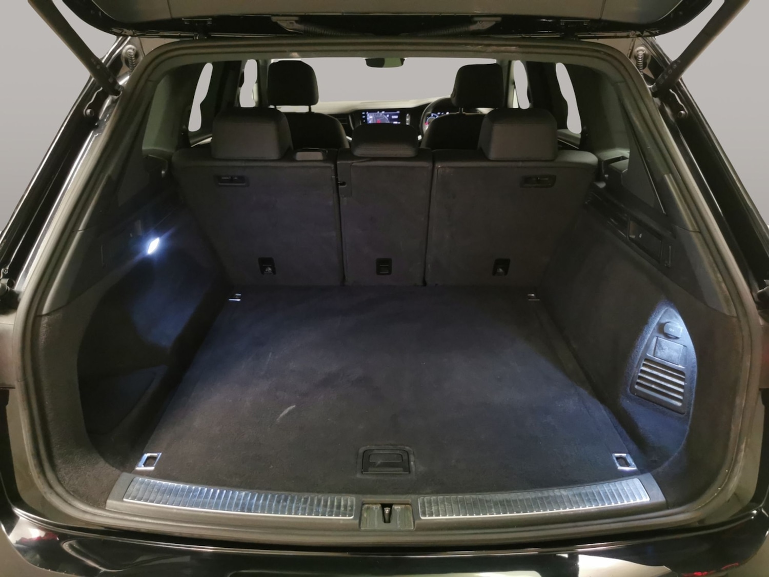 Used Volkswagen Touareg 2023 for sale - 77274273: Photo 33