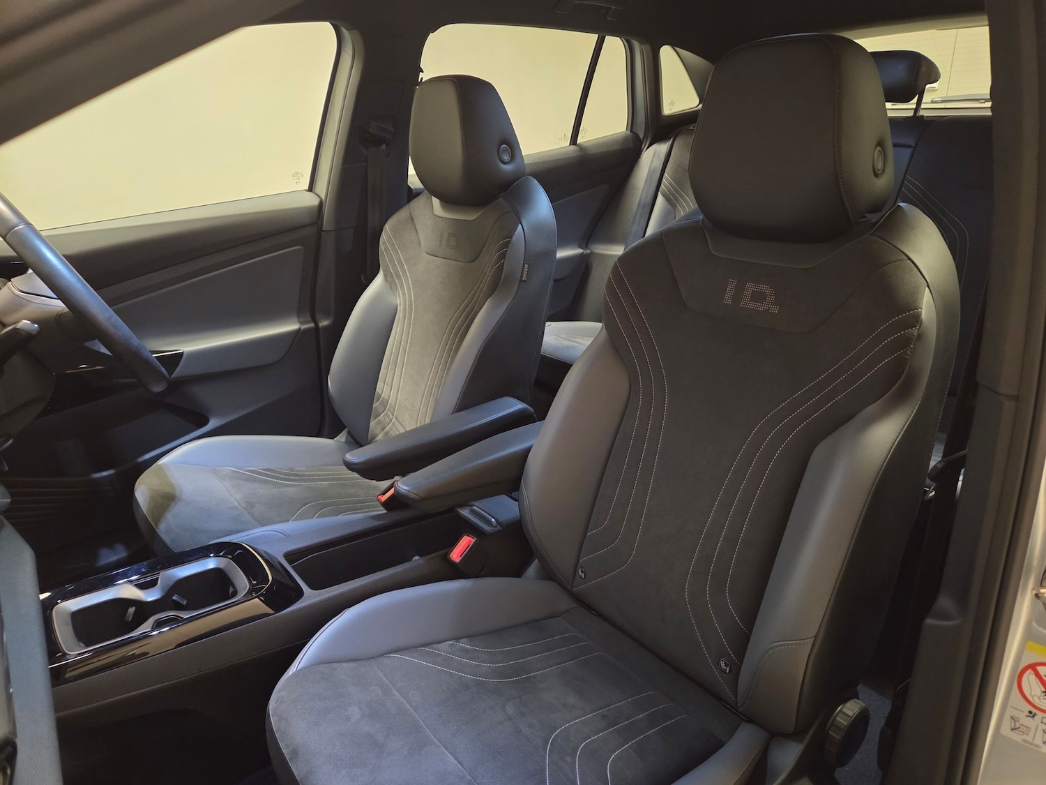 Used Volkswagen ID.4 2023 for sale - 77545590: Photo 6