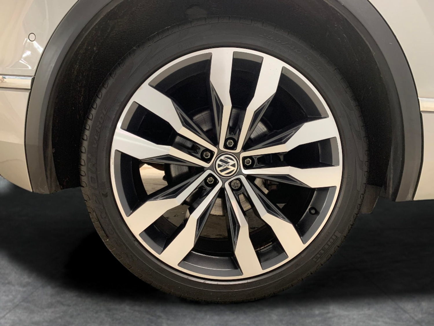 Used Volkswagen Tiguan 2020 for sale - 76113196: Photo 32