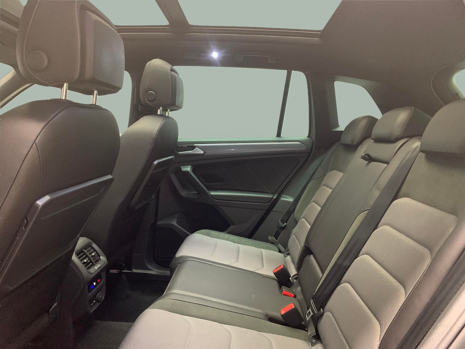 Used Volkswagen Tiguan 2020 for sale - 76113196: Photo 33