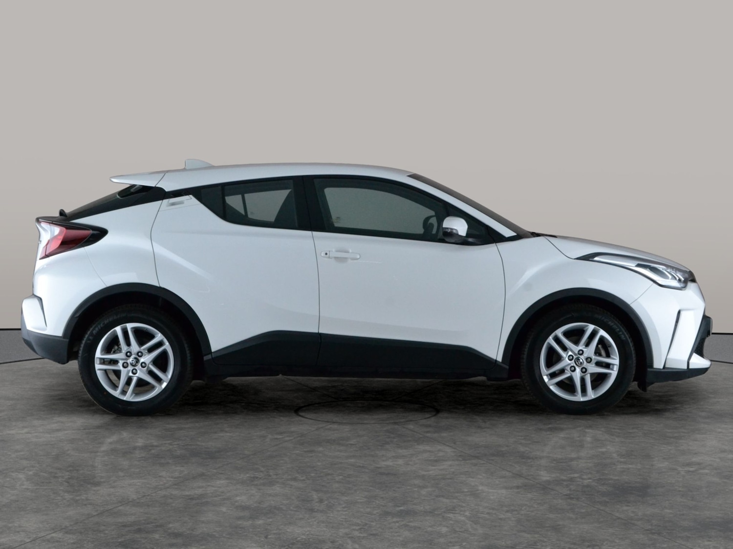 Used Toyota C-HR 2023 for sale - 77917034: Photo 9