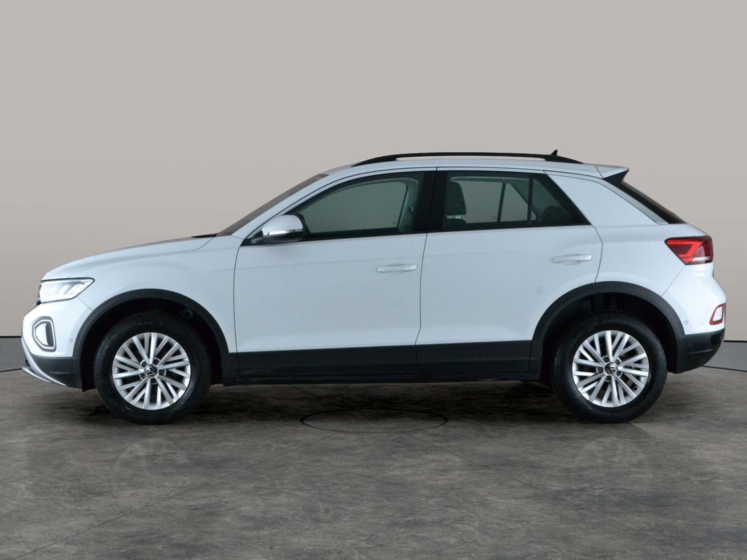 Used Volkswagen T-Roc 2023 for sale - 77676919: Photo 12