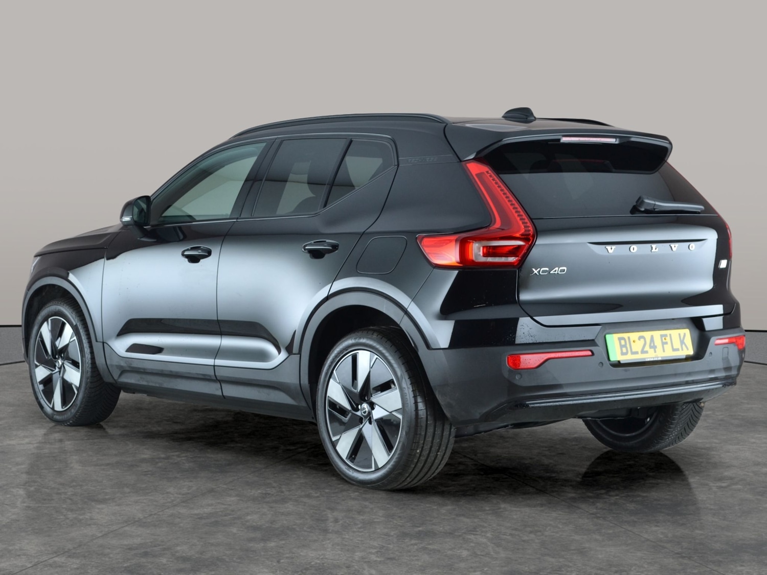 Used Volvo XC40 2024 for sale - 76908314: Photo 10