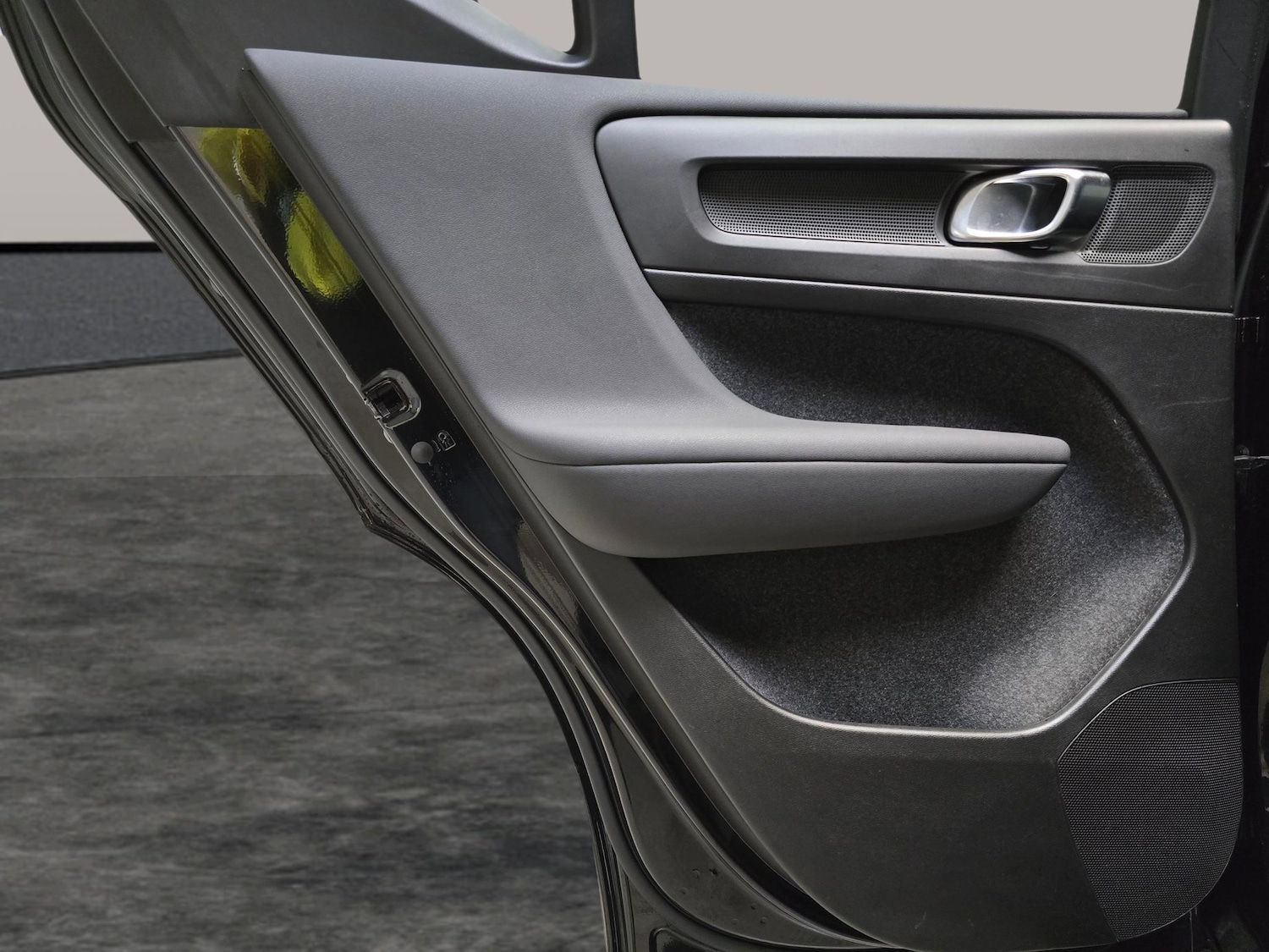 Used Volvo XC40 2024 for sale - 76908314: Photo 24