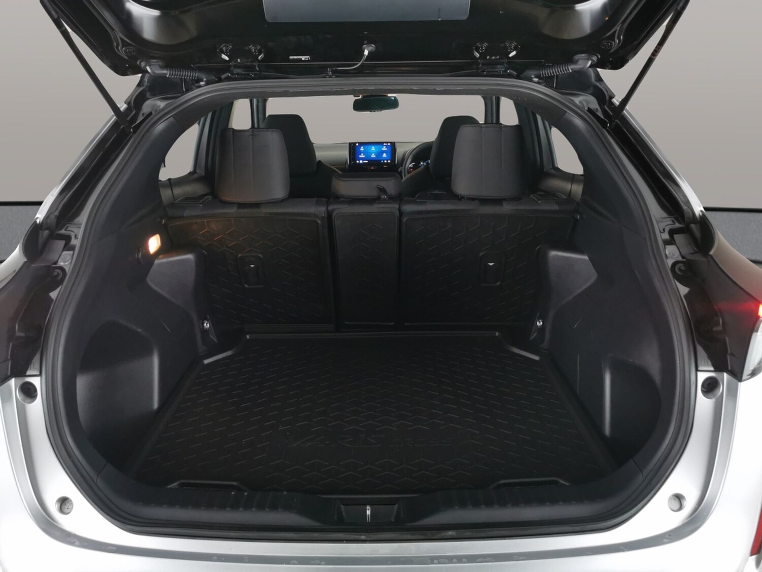 Used Toyota Yaris Cross 2022 for sale - 77404303: Photo 33