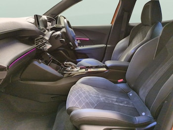 Used Peugeot E-2008 2022 for sale - 77763193: Photo