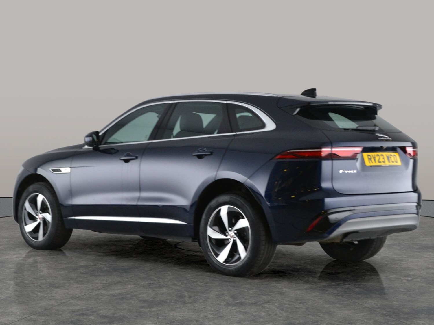 Used Jaguar F-Pace 2023 for sale - 78103939: Photo 9