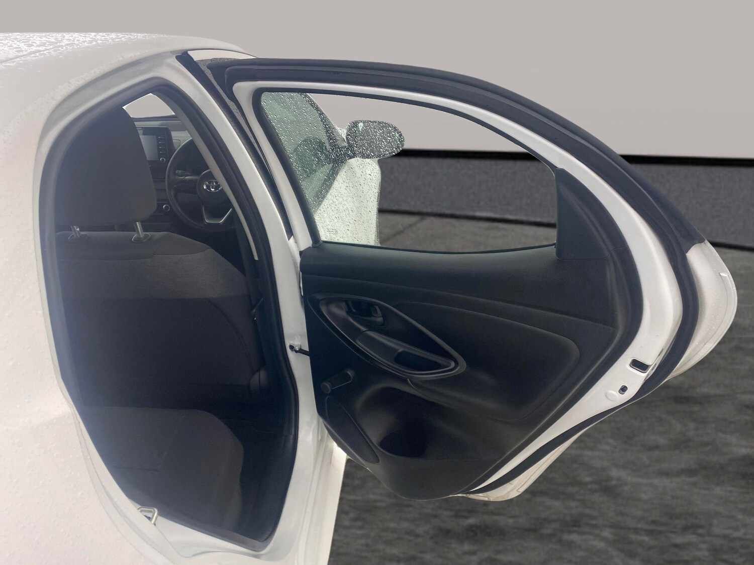 Used Toyota Yaris 2023 for sale - 77530011: Photo 23