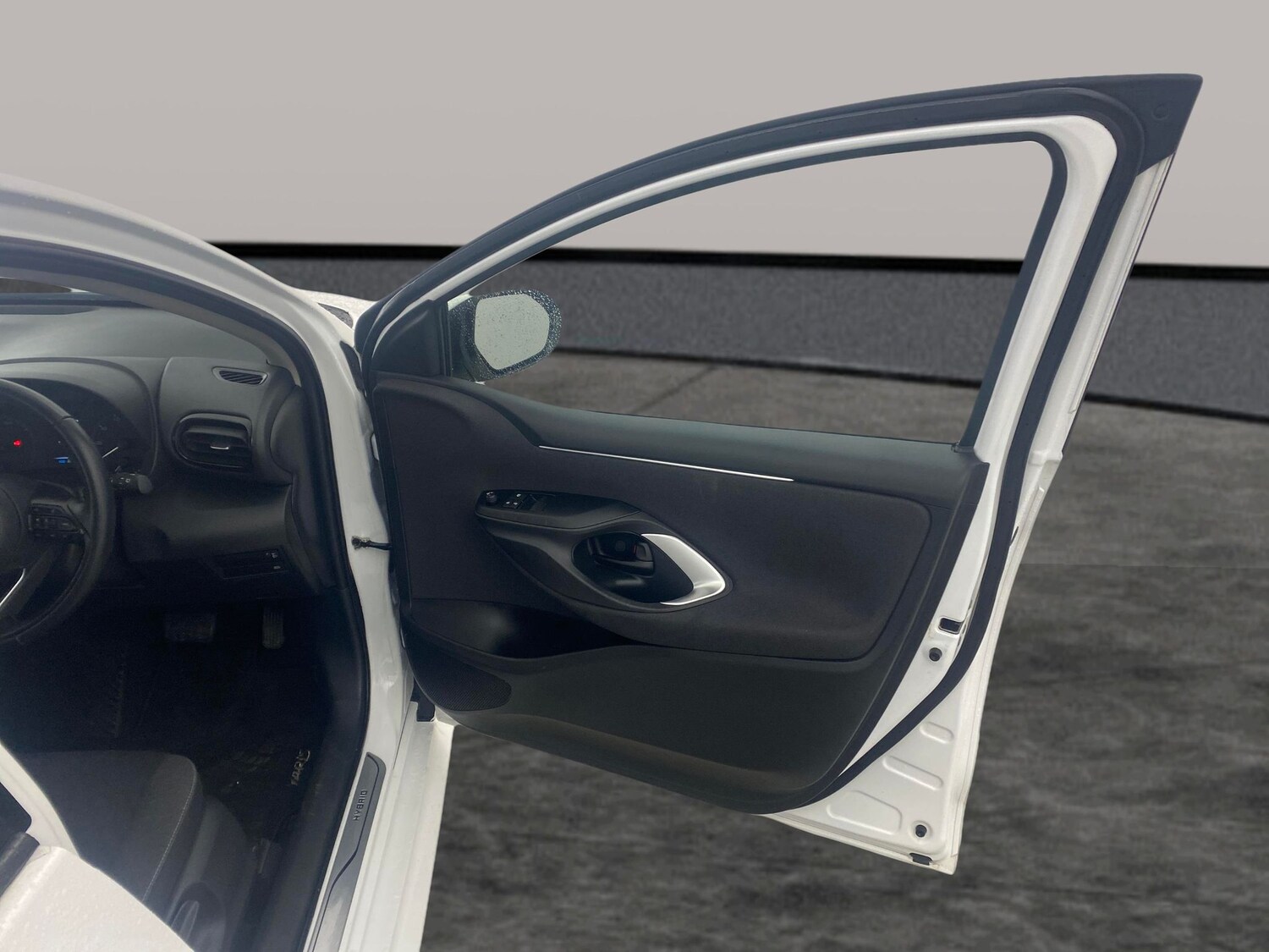 Used Toyota Yaris 2023 for sale - 77530011: Photo 24