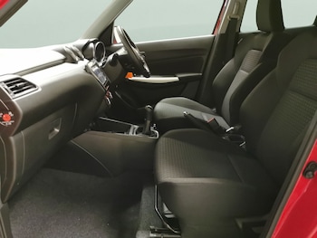 Used Suzuki Swift 2023 for sale - 76330912: Photo 4