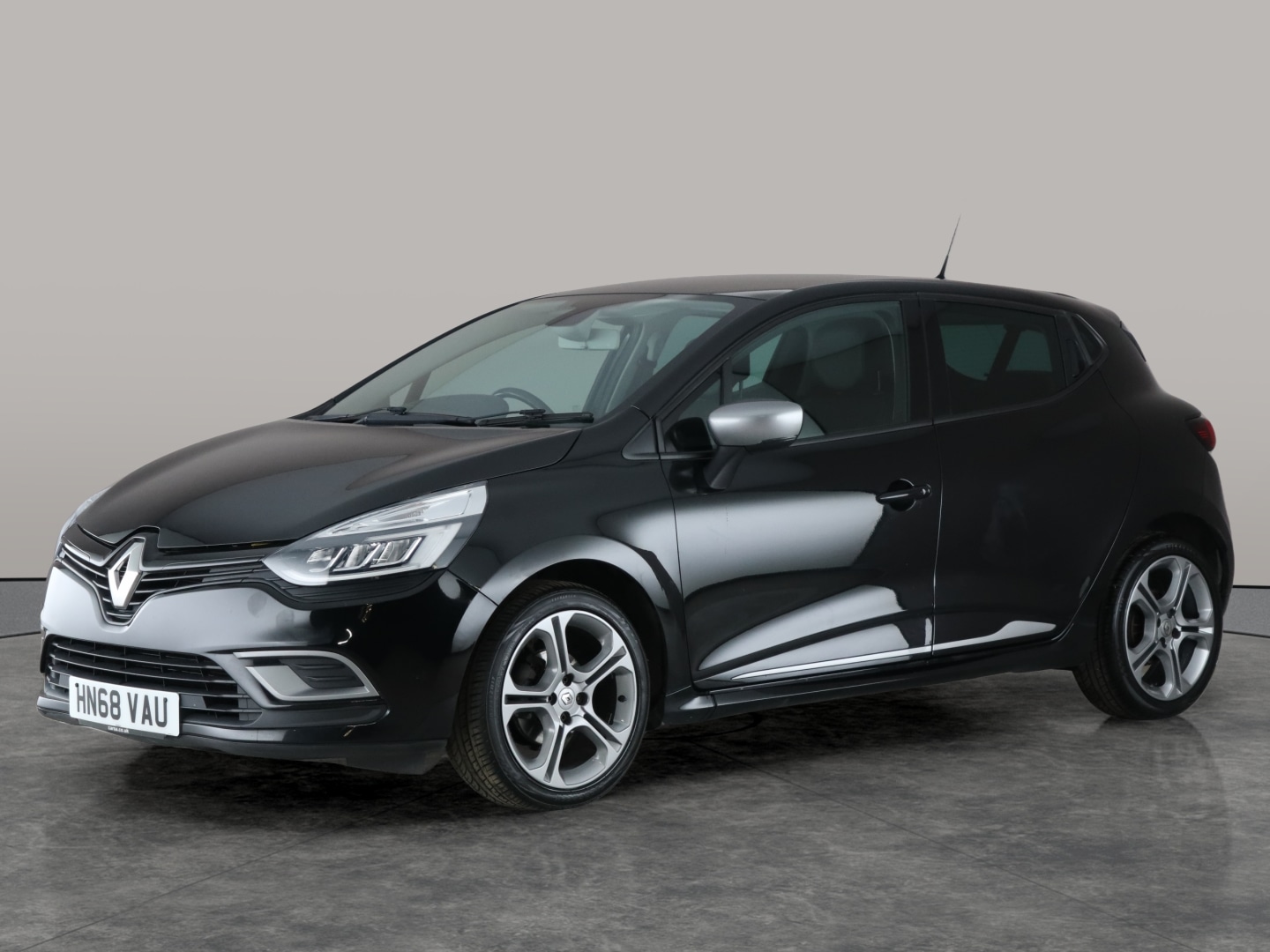 Used Renault Clio 2018 for sale - 76480135: Photo 1