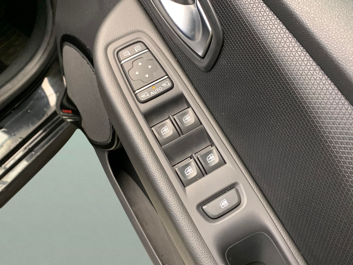 Used Renault Clio 2018 for sale - 76480135: Photo 15