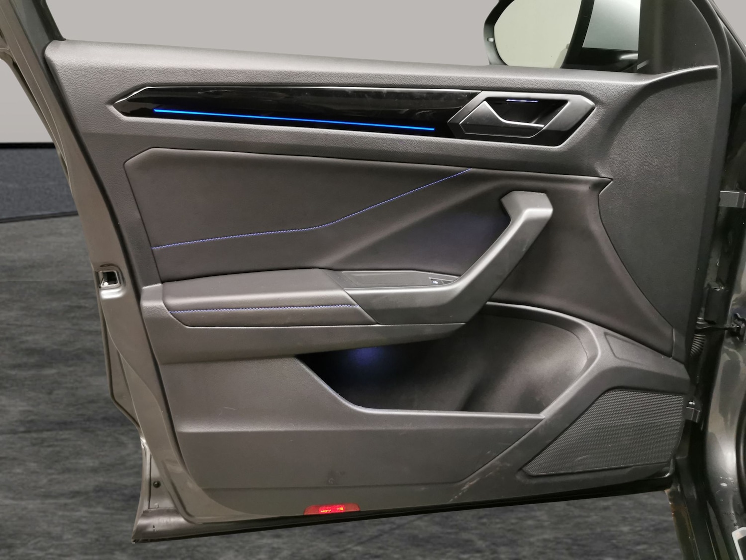 Used Volkswagen T-Roc 2023 for sale - 77127941: Photo 24