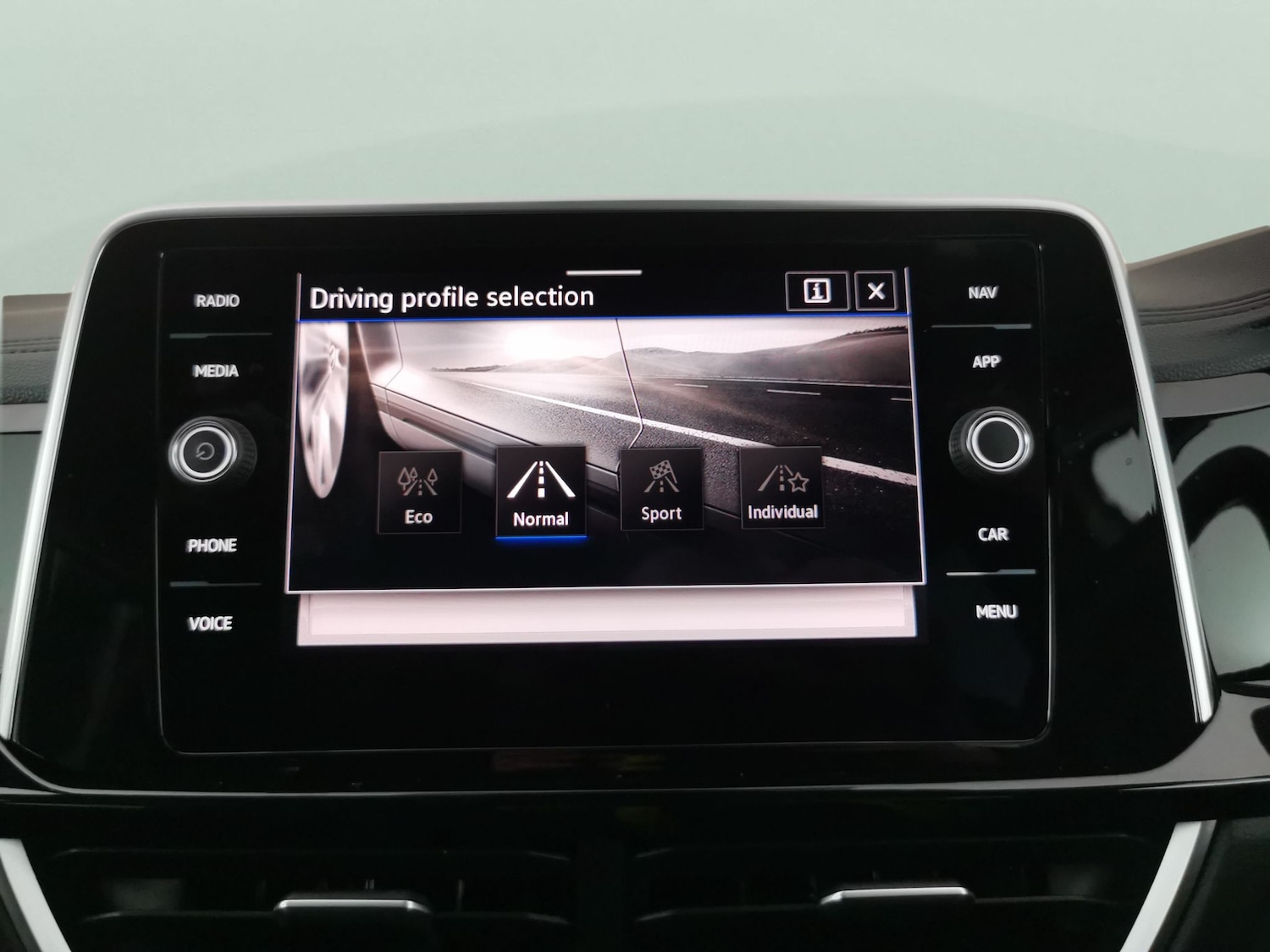 Used Volkswagen T-Roc for sale - 78107890: Photo 17