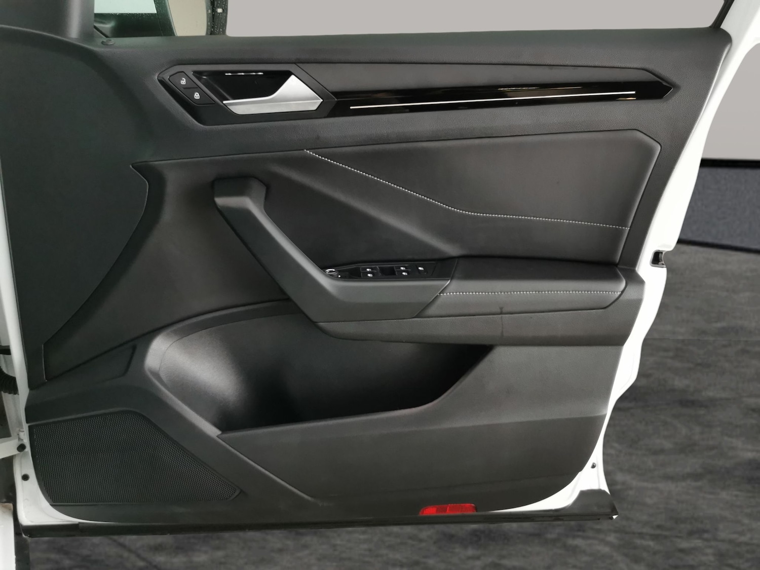 Used Volkswagen T-Roc for sale - 78107890: Photo 34