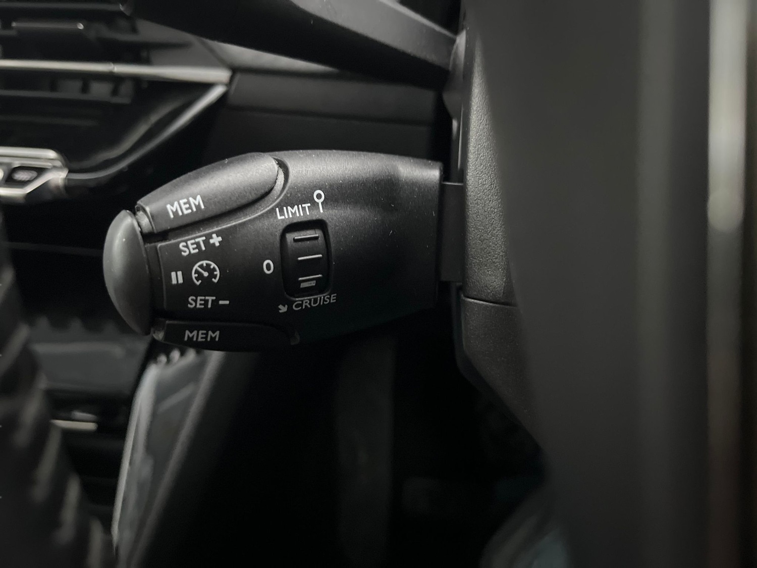 Used Peugeot E-2008 2021 for sale - 76875381: Photo 16