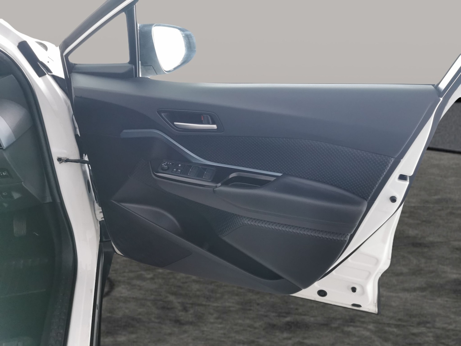 Used Toyota C-HR 2020 for sale - 77663107: Photo 28