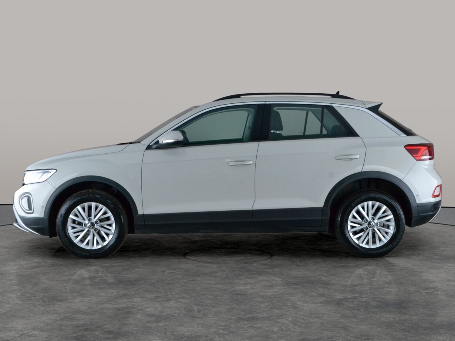 Used Volkswagen T-Roc 2023 for sale - 77756870: Photo 12