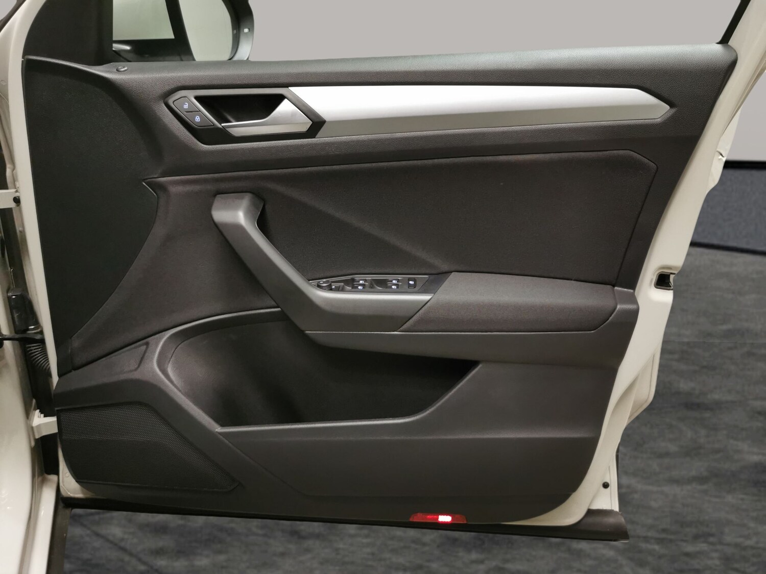 Used Volkswagen T-Roc 2023 for sale - 77756870: Photo 25