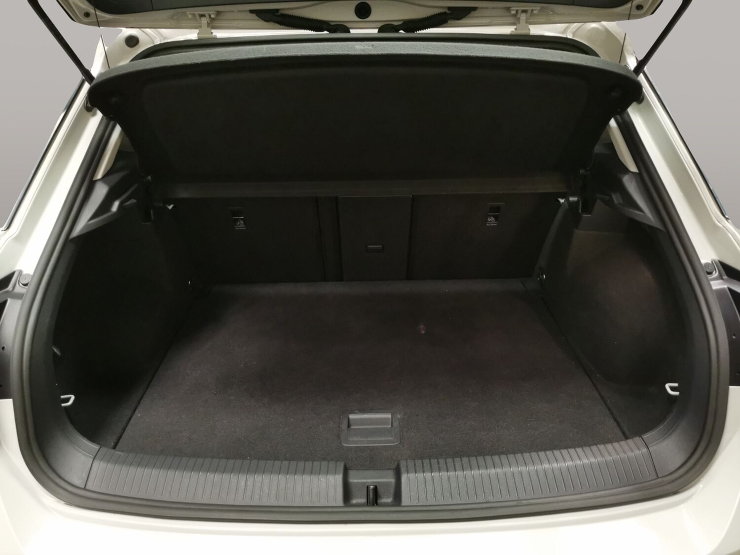 Used Volkswagen T-Roc 2023 for sale - 77756870: Photo 28