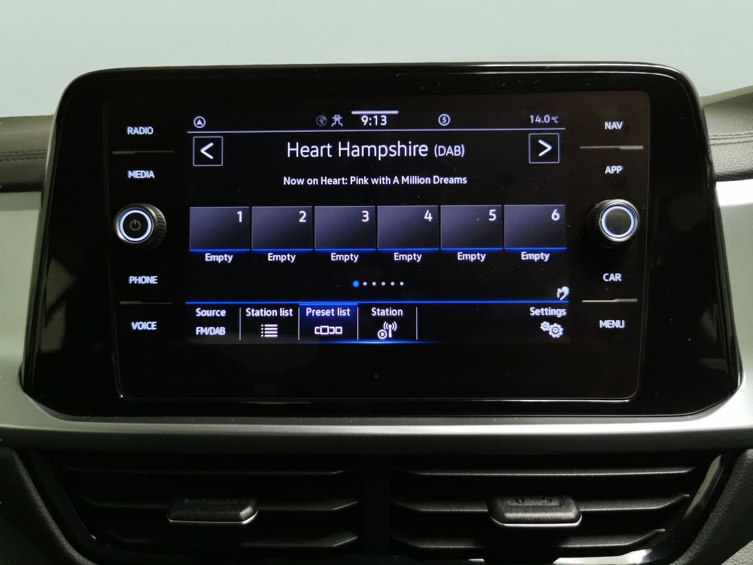 Used Volkswagen T-Roc 2023 for sale - 77756870: Photo 5