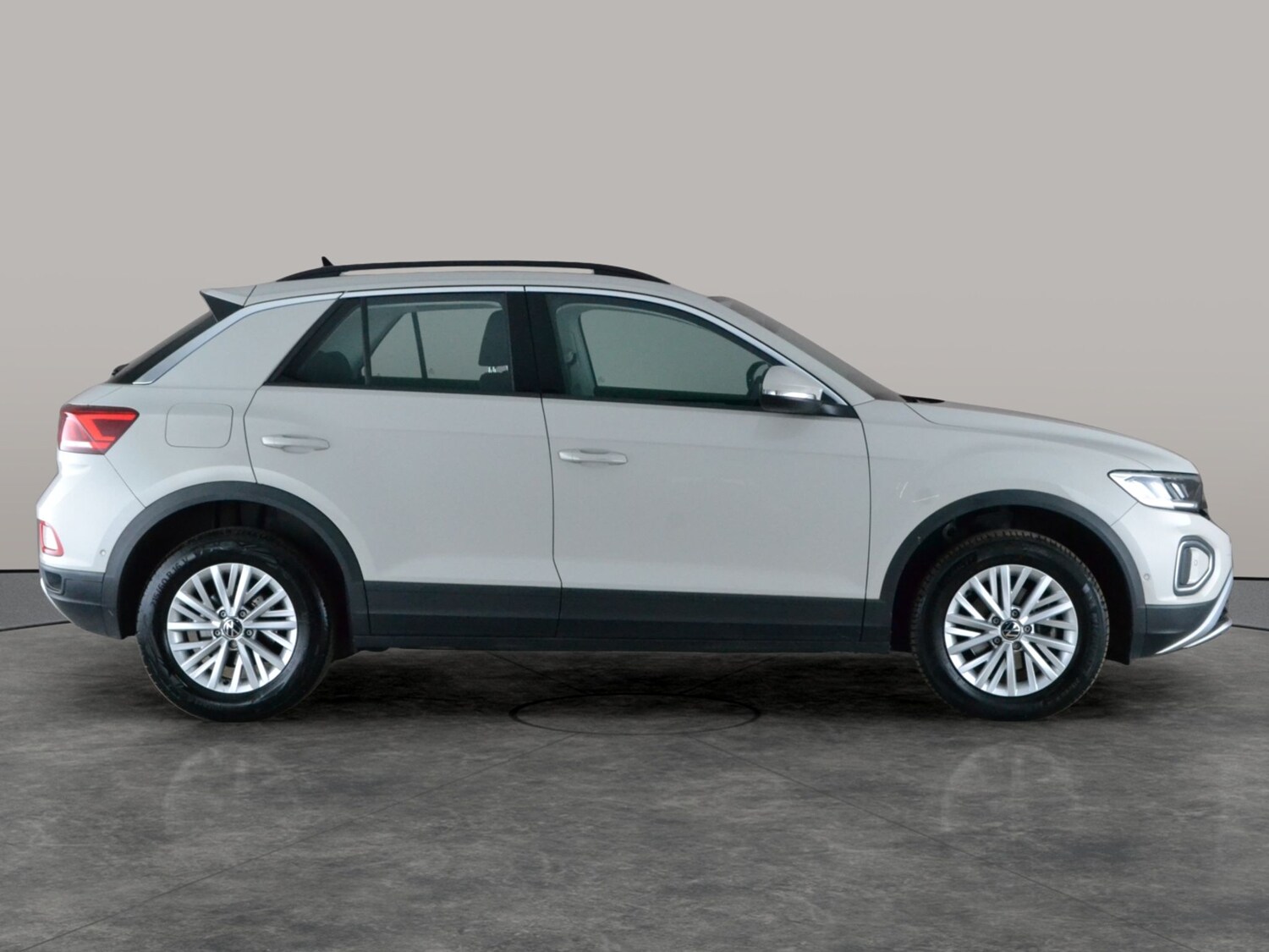 Used Volkswagen T-Roc 2023 for sale - 77756870: Photo 8
