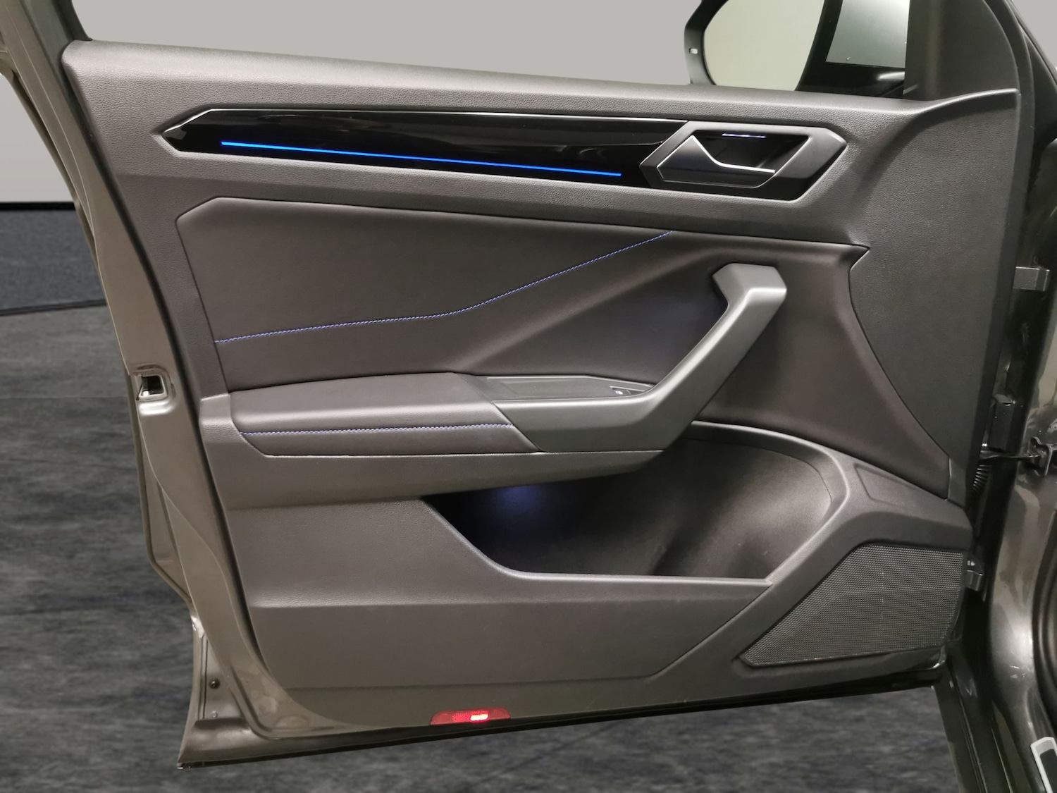 Used Volkswagen T-Roc 2023 for sale - 77563500: Photo 24