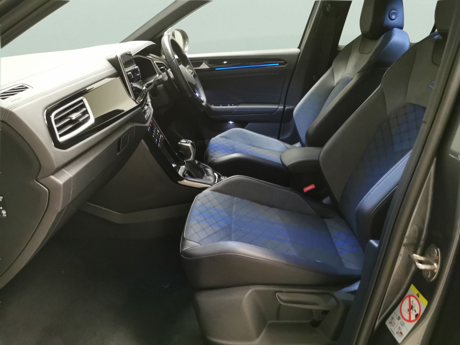 Used Volkswagen T-Roc 2023 for sale - 77563500: Photo 4